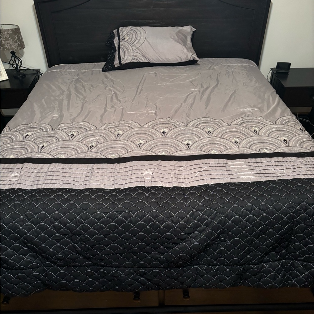 Beautiful ornate black and gray king size bed spread
